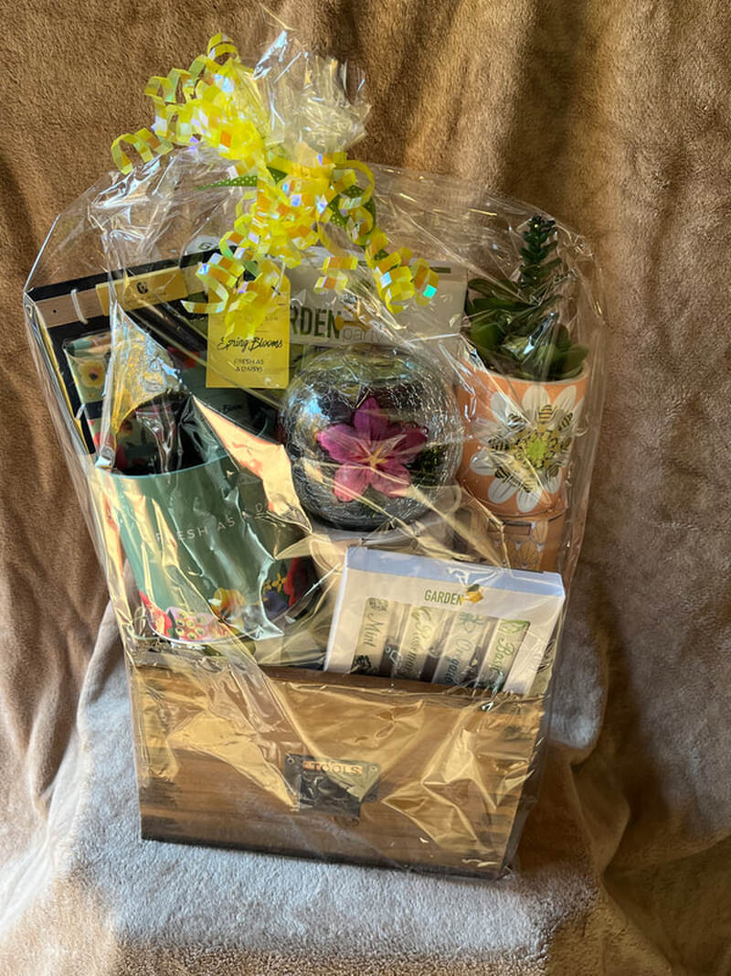 Raffle prize #4: Garden basket with pots, herb labels, and more