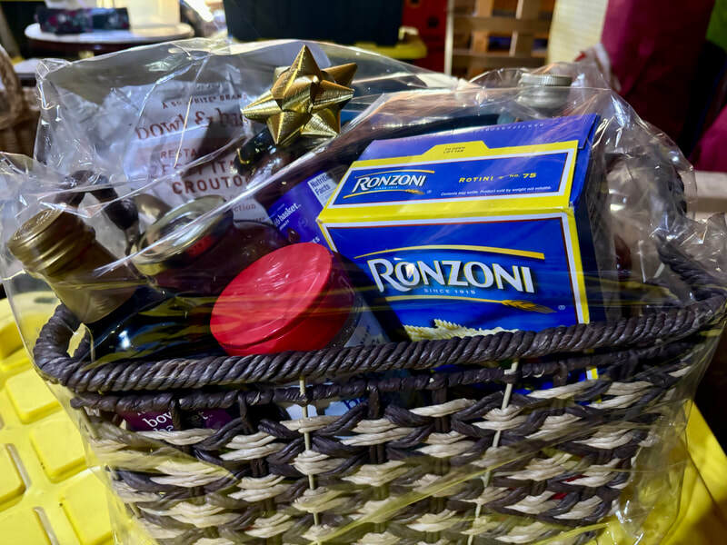 5. Italian Basket: Rotini pasta, croutons, olives, and more Italian staples to make a cozy homecooked meal